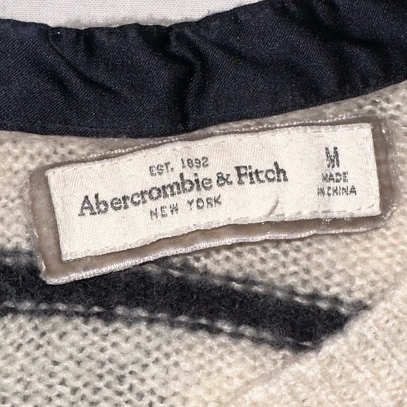 027 Abercrombie & Fitch Wool Sweater - Picture 3 of 4